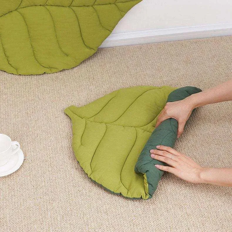 Leaf Shaped Pet Cushion Mat